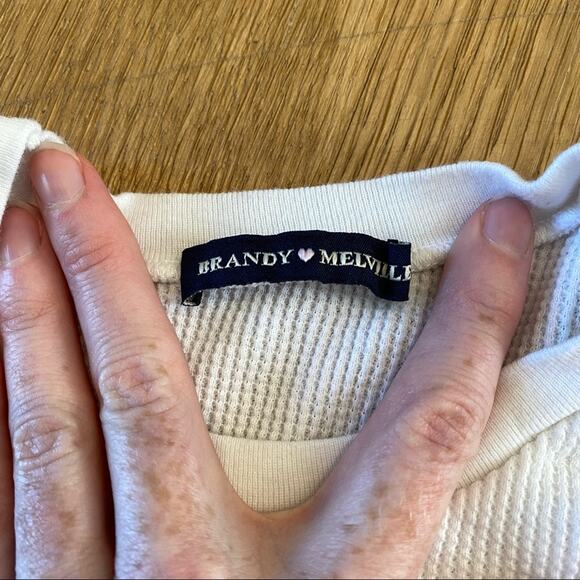 Brandy Melville Raw Hem Short Sleeve Tee in White - Picture 3 of 4